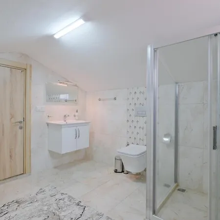 Hazar Villa
